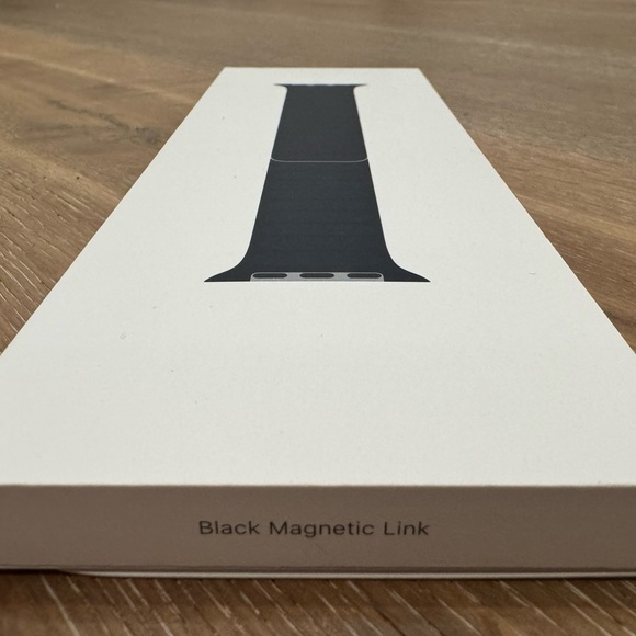 Apple Watch Band New In Unsealed Box - Black Magnetic Link 46mm - Picture 6 of 7